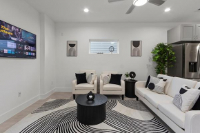 Stylish 3 Bedroom Rental - Just Minutes from Dowtown Houston